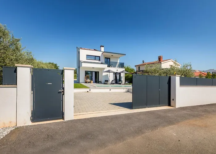 Villa Parenzana By Villsy *
