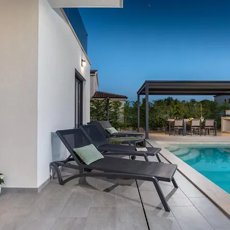 Parenzana By Villsy Villa *