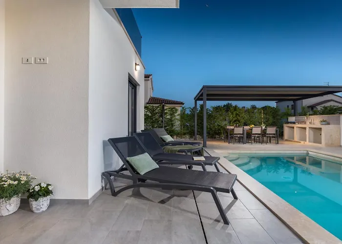 Parenzana By Villsy Villa *